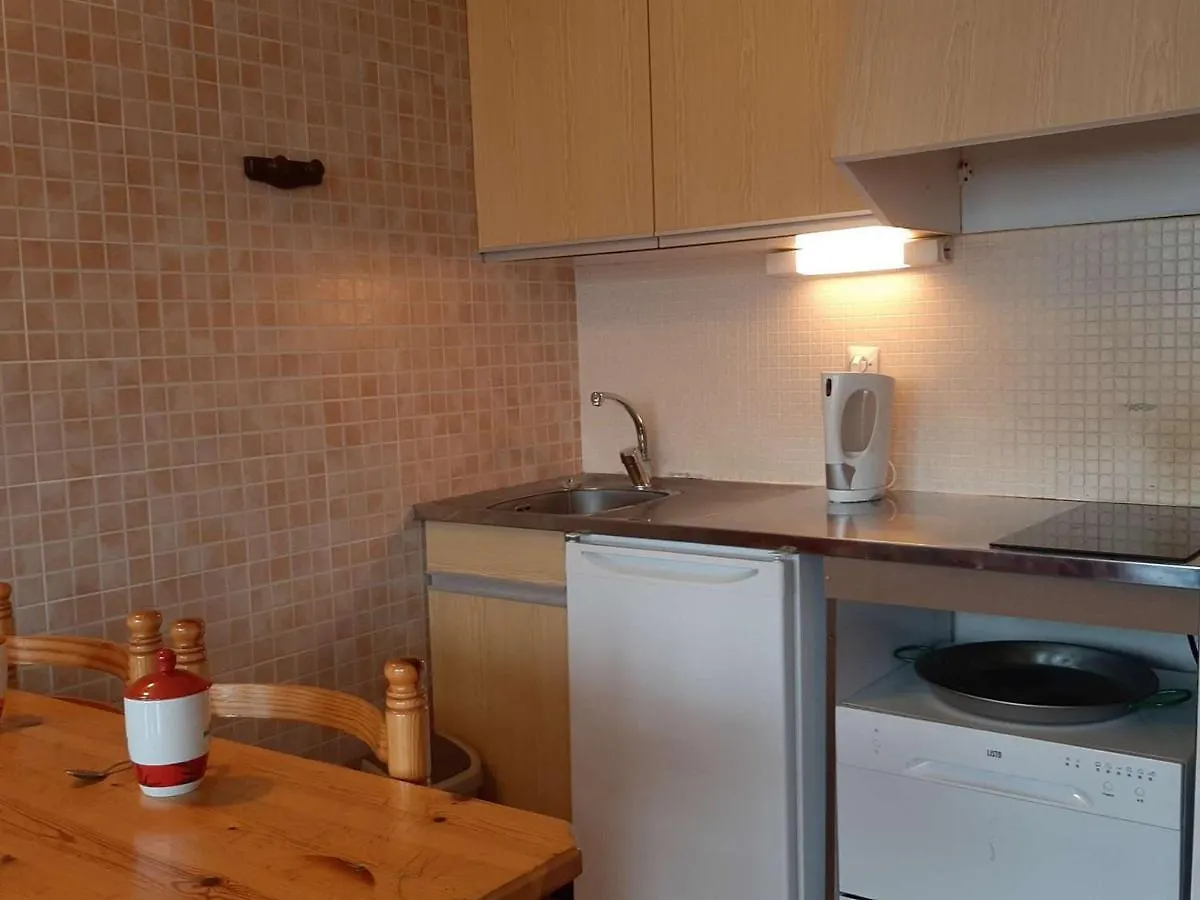 Apartment Studio Lumineux Au Pied Des Pistes Pour 4 Personnes A Montgenevre Avec Parking Privatif Et Balcon Sud - Fr-1-330D-118