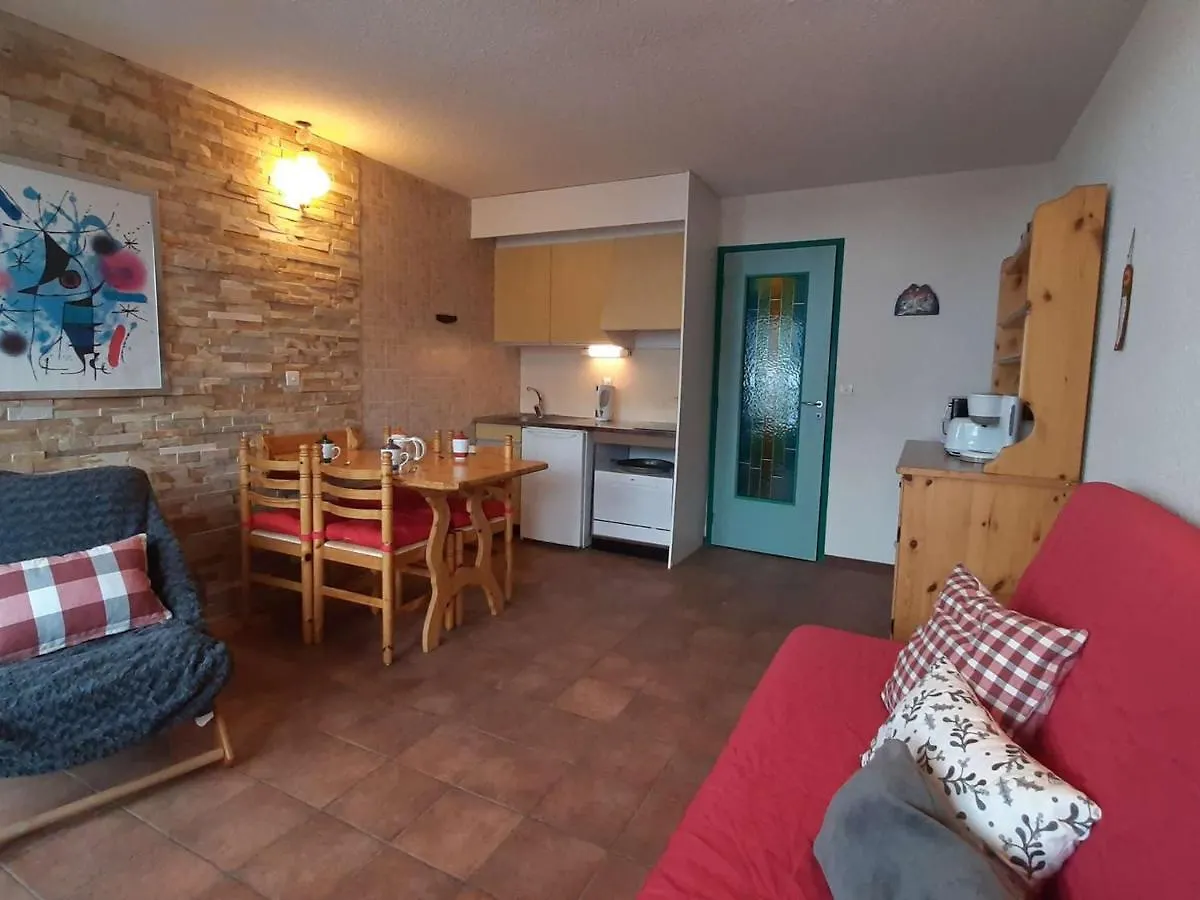 Studio Lumineux Au Pied Des Pistes Pour 4 Personnes A Montgenevre Avec Parking Privatif Et Balcon Sud - Fr-1-330D-118