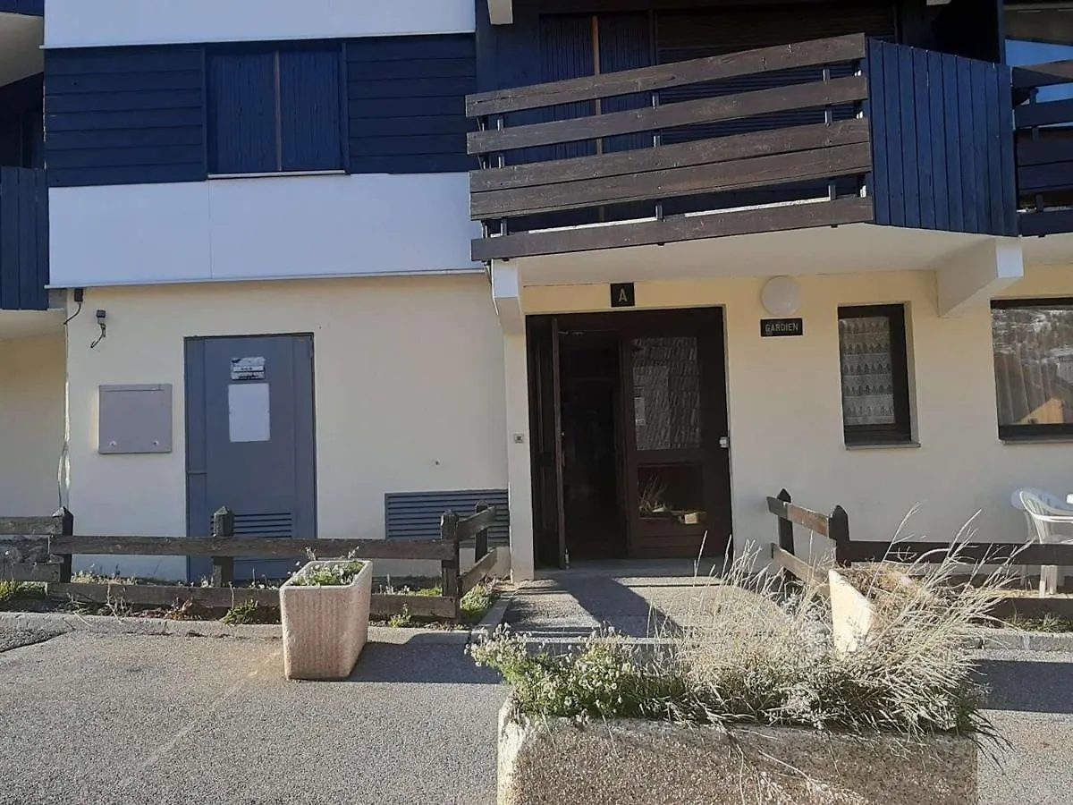 Studio Lumineux Au Pied Des Pistes Pour 4 Personnes A Montgenevre Avec Parking Privatif Et Balcon Sud - Fr-1-330D-118